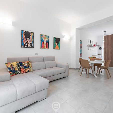 White Gold Apartment Cagliari Bagian luar foto