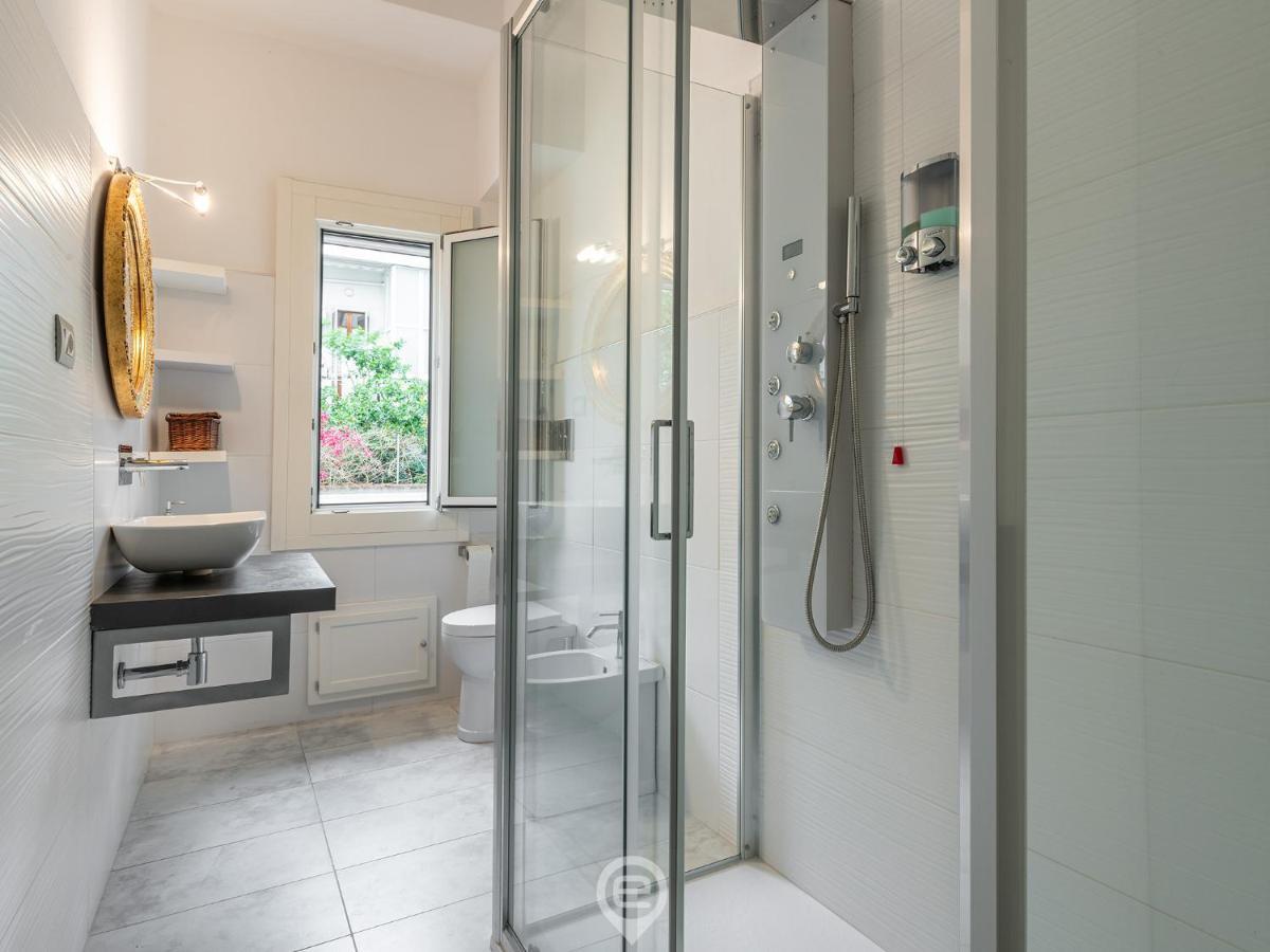 White Gold Apartment Cagliari Bagian luar foto