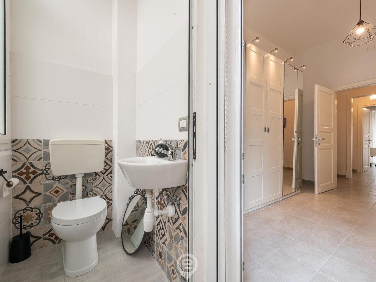 White Gold Apartment Cagliari Bagian luar foto