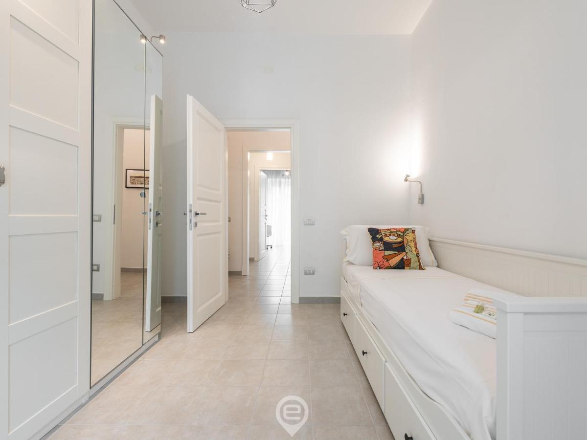 White Gold Apartment Cagliari Bagian luar foto