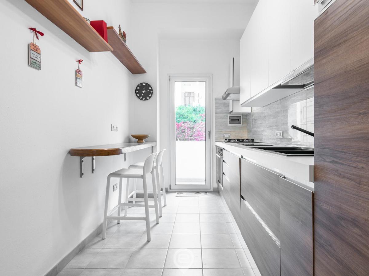 White Gold Apartment Cagliari Bagian luar foto